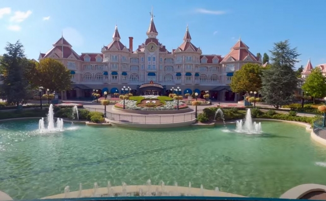 A Tour of Disneyland Park A Tour of Disneyland Park